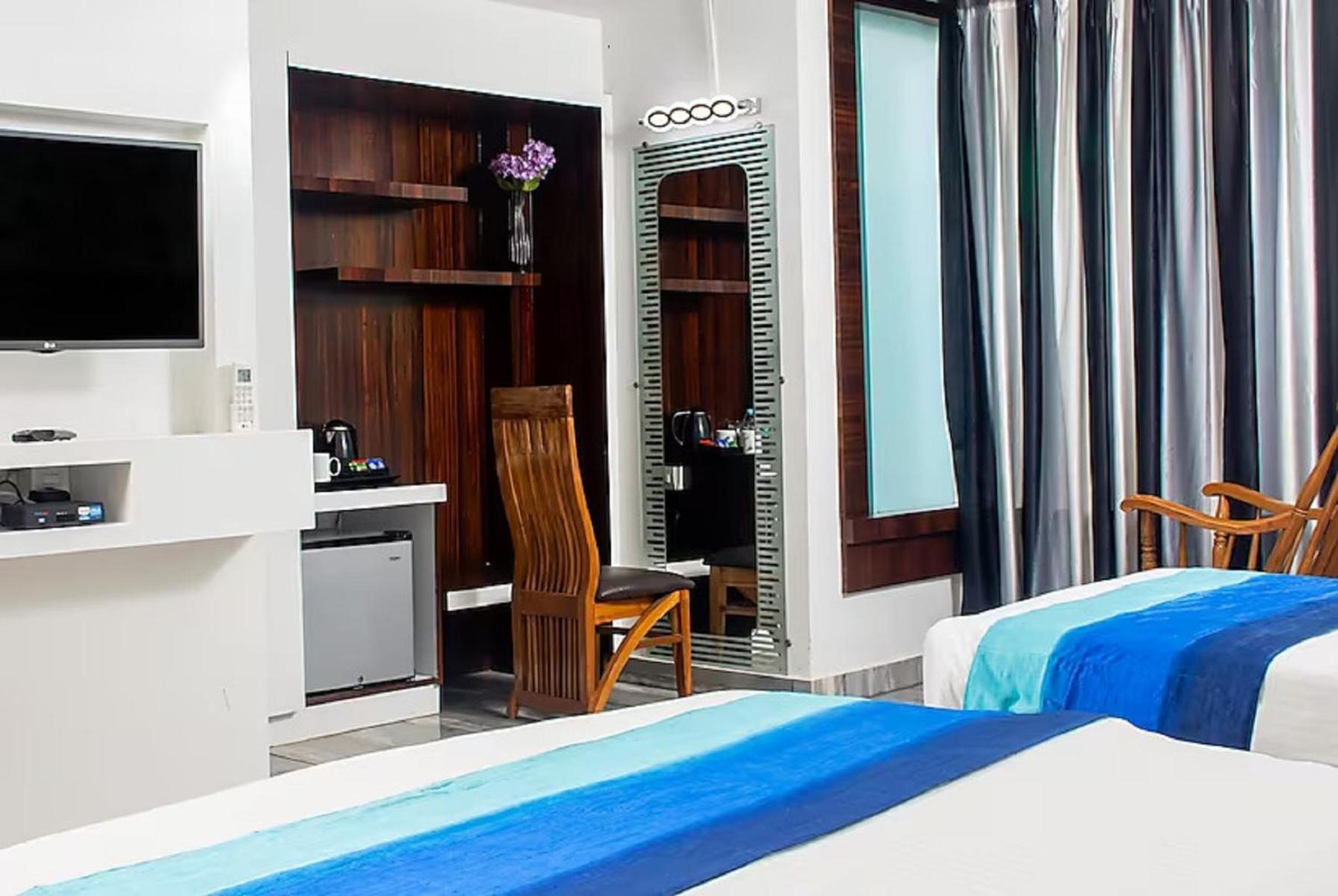 Hotel Sgt Plaza バラナシ エクステリア 写真