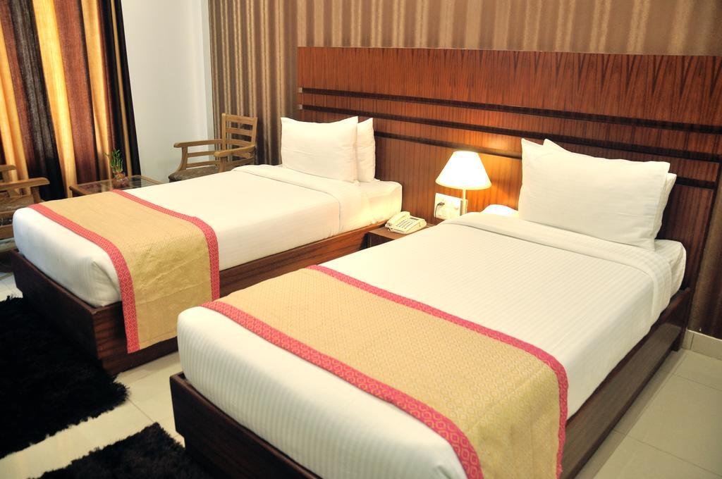 Hotel Sgt Plaza バラナシ エクステリア 写真