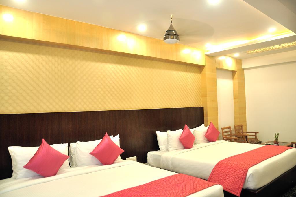 Hotel Sgt Plaza バラナシ エクステリア 写真