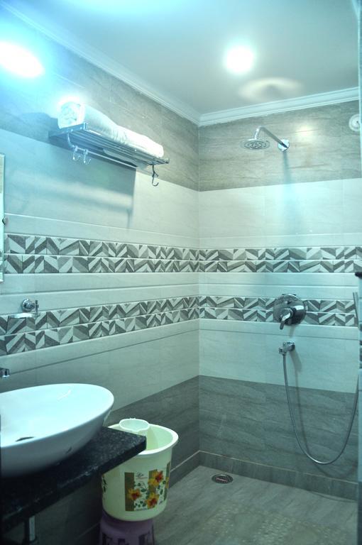 Hotel Sgt Plaza バラナシ エクステリア 写真