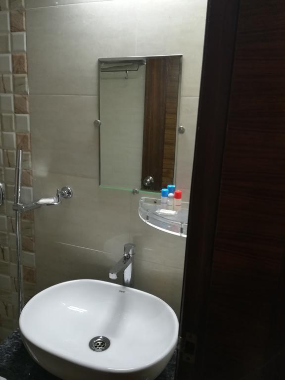 Hotel Sgt Plaza バラナシ エクステリア 写真