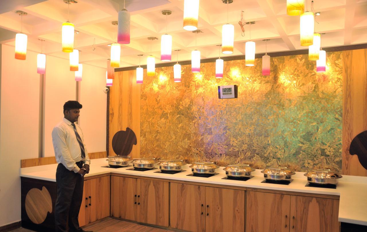Hotel Sgt Plaza バラナシ エクステリア 写真
